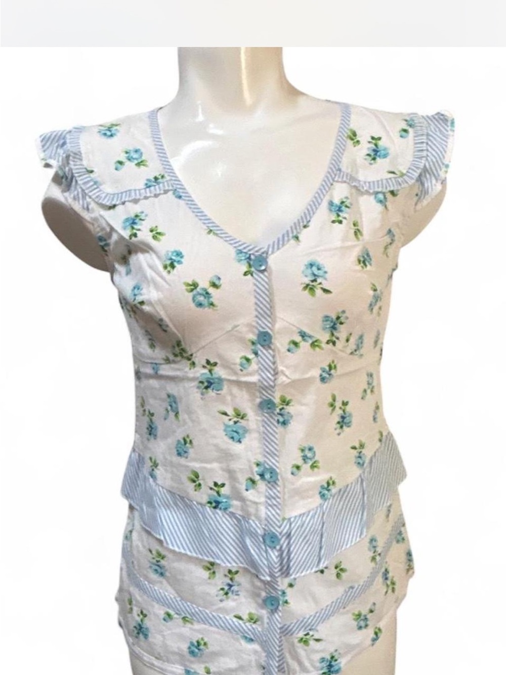Vintage Y2K Style White Blue Floral Sleeveless Button Top with Ruffles M”